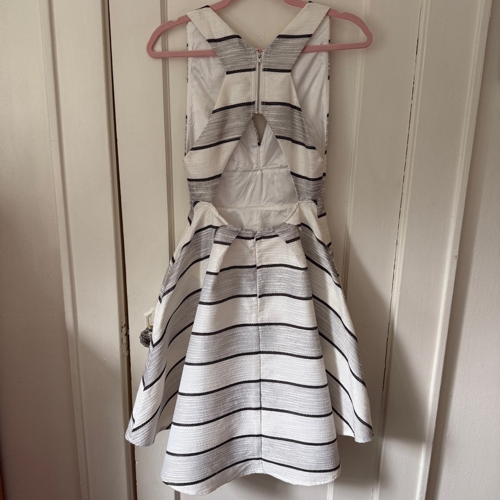 L’Atiste by Amy Stripe Fit & Flare Backless Dress Size S - Picture 3 of 16